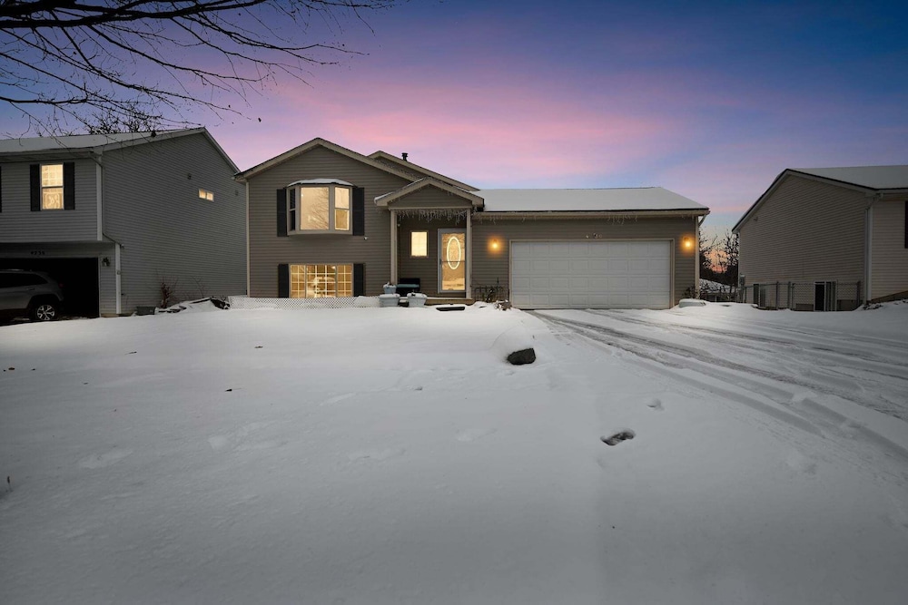 Bright 4br Near Msu & Downtown 4 Bedroom Home