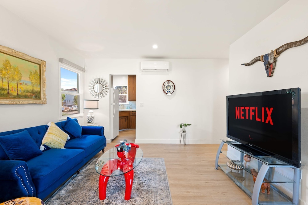 Cozy Stylish Home Spacious Fully Equipped Stay