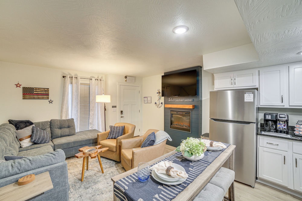 Walk to Branson Landing: Condo w/ Resort Amenities