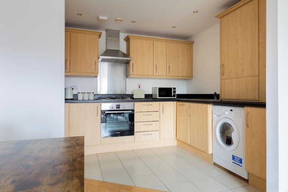 Beautiful Bow Apartment