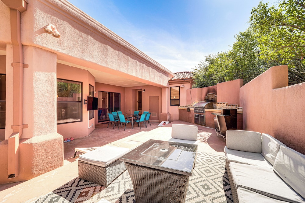 Group Getaway w/ Outdoor Oasis in Sedona!