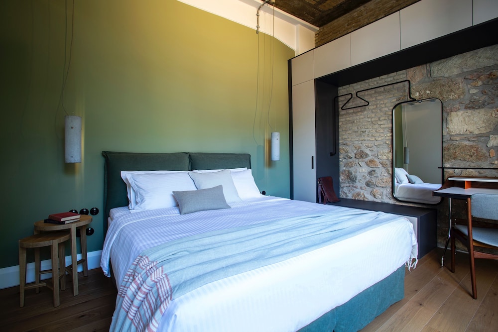 The Foundry Suites