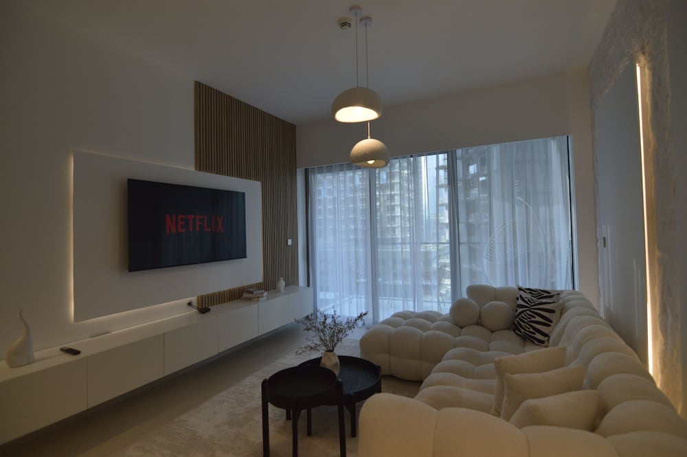 Luxury 1BR 5 star Apt Burj Khalifa View