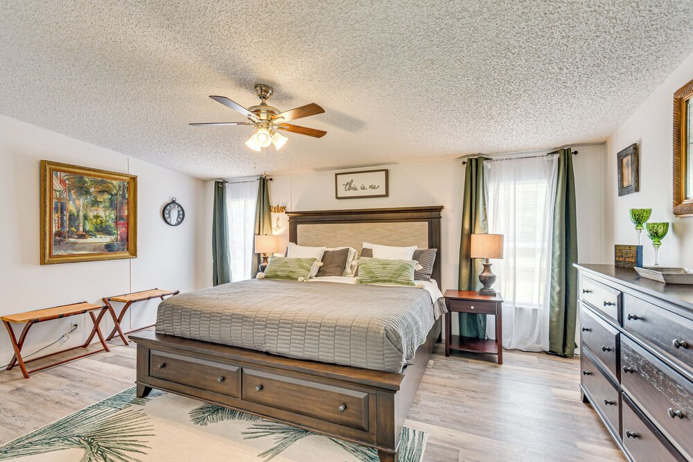 Home Near Navarre & Pensacola Beaches!