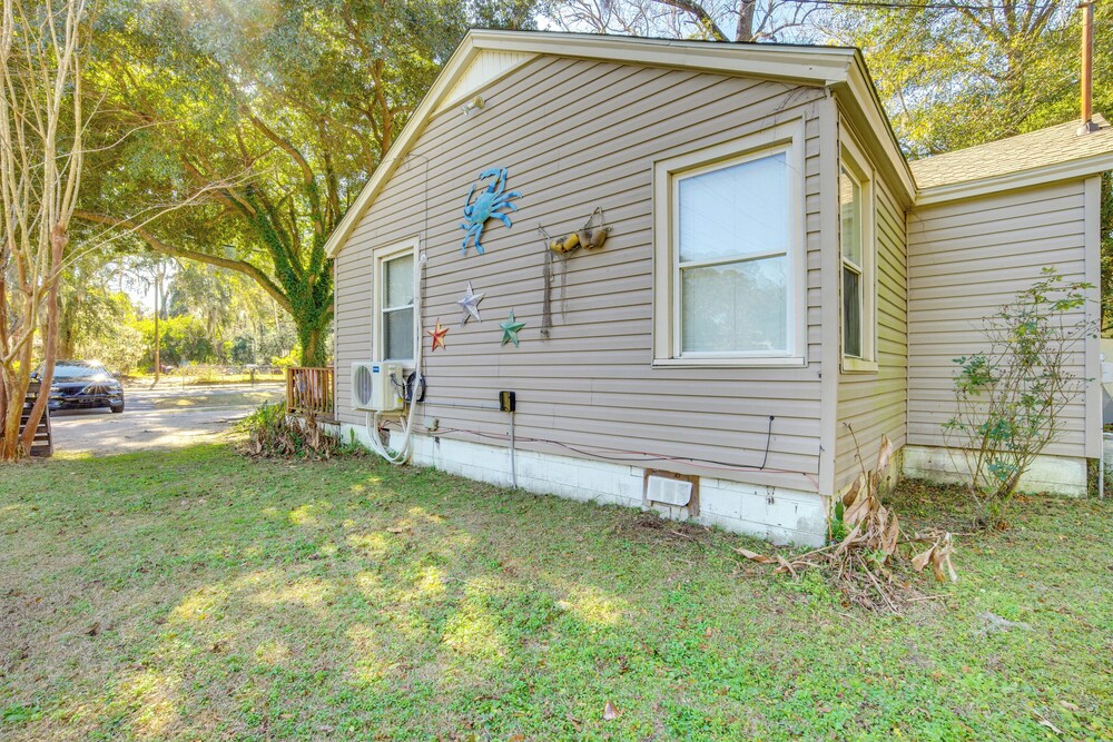 5 Mi to Downtown Beaufort: Pet-friendly Cottage!