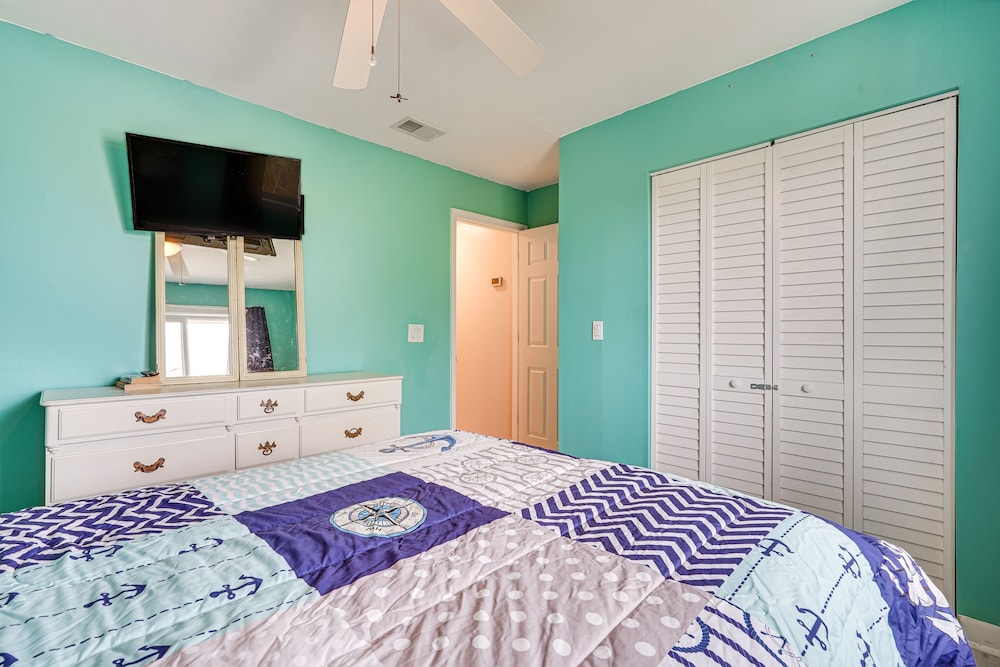 Folly Beach Retreat w/ Pool Access & River Views! view 4