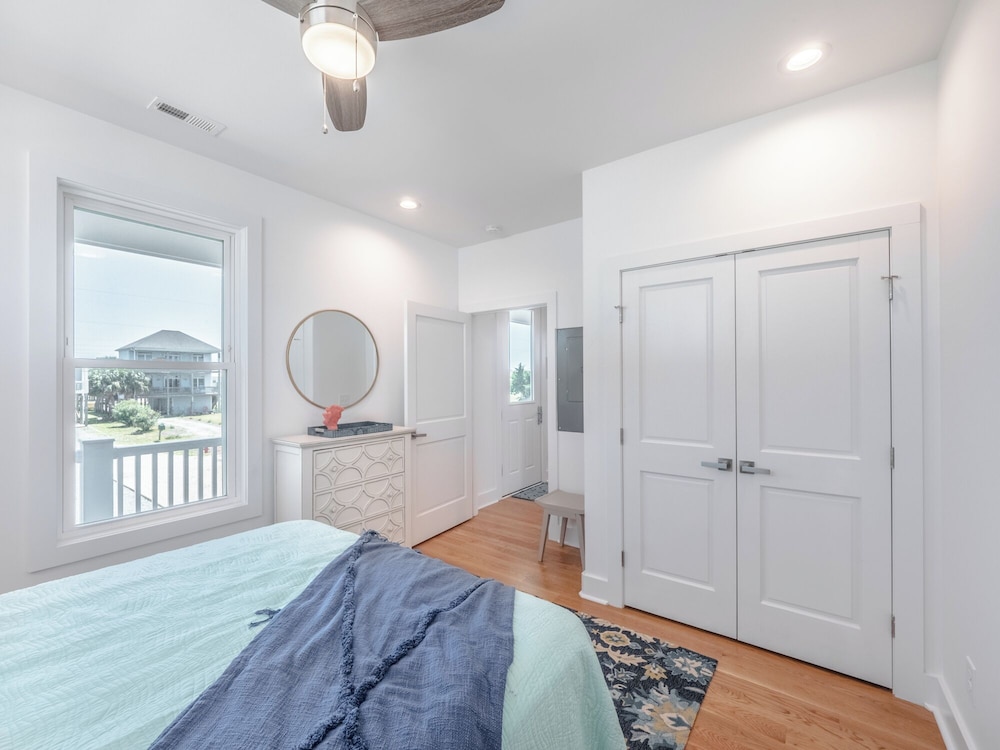 Channel 6 by Topsail Realty