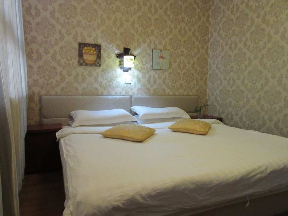 25 Four Seasons Youth Hostel
