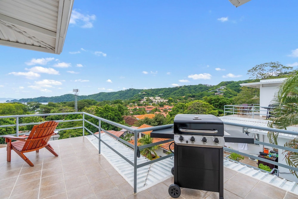 Modern Top-Floor Condo with Panoramic Views and Community Pool