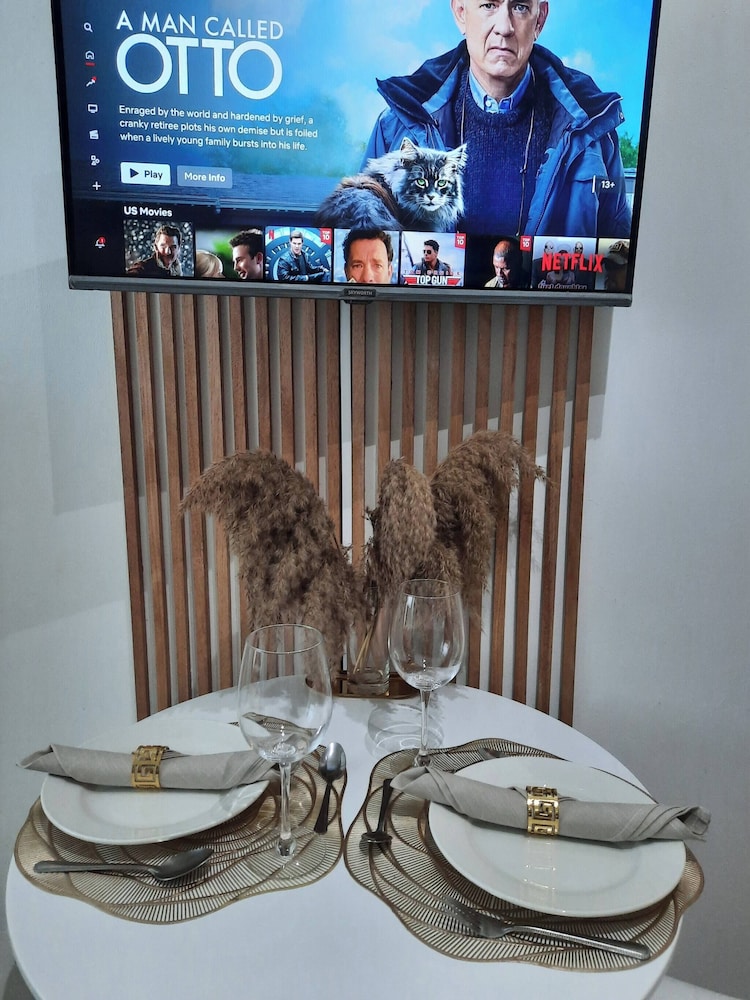 Stylish Condo at Mezza 1 With Fast Wifi & Netflix