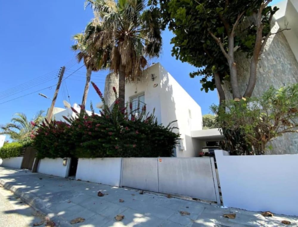 Pearl Villa in Agios Athanasios