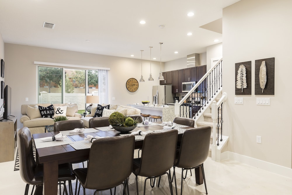 Summerville Vacation Homes by Columbia Management