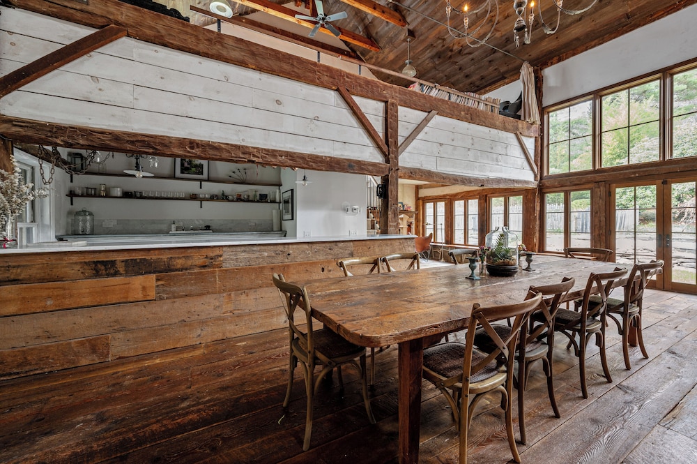 Renovated Grand Woodstock Barn
