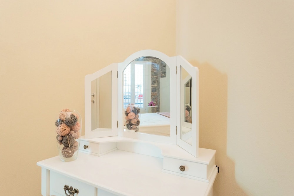 Romantic Escape City Centre With Jacuzzi & Parking by Rent all Como