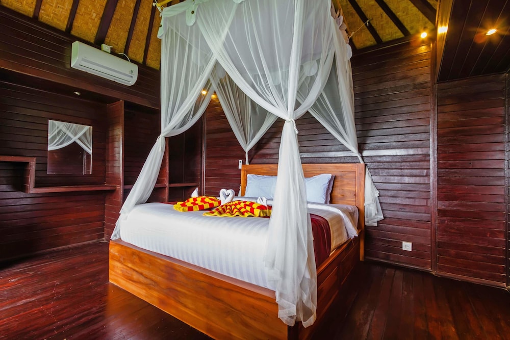 PULA HUTS LEMBONGAN view 4