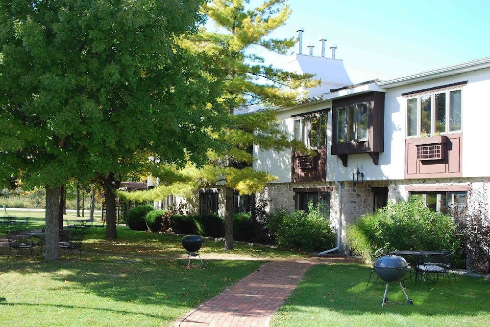 Settlement Courtyard Inn & Lavender Spa