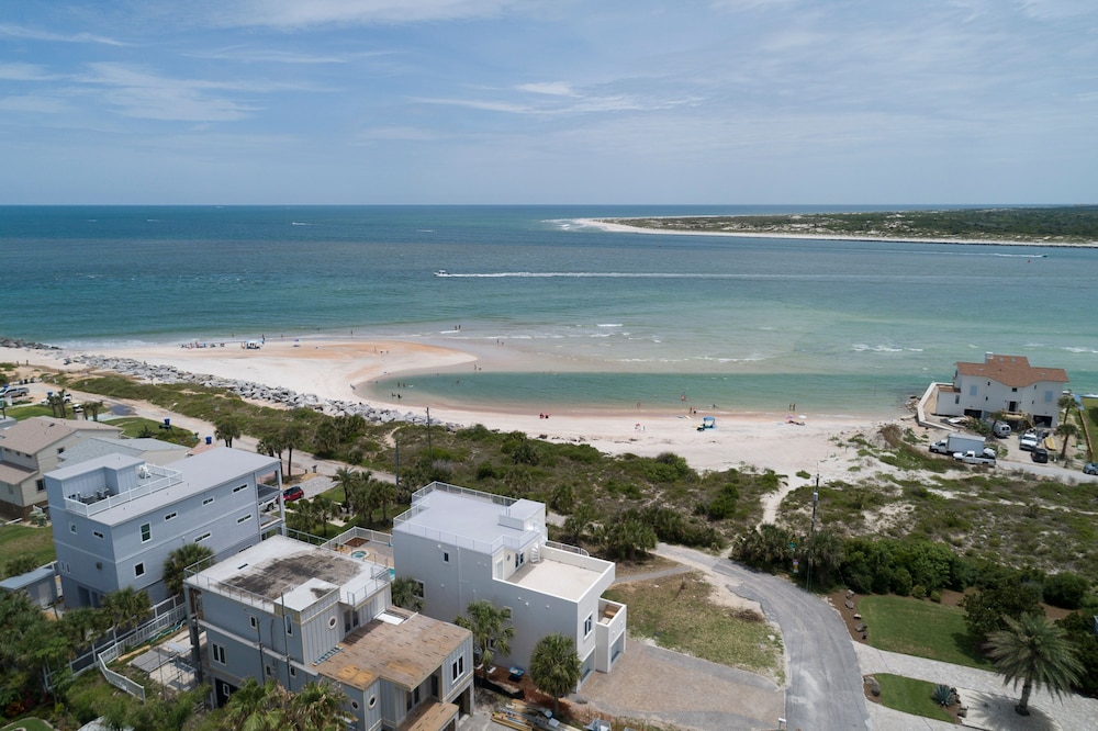 Bright 4BR Home Near Beach Historic Downtown