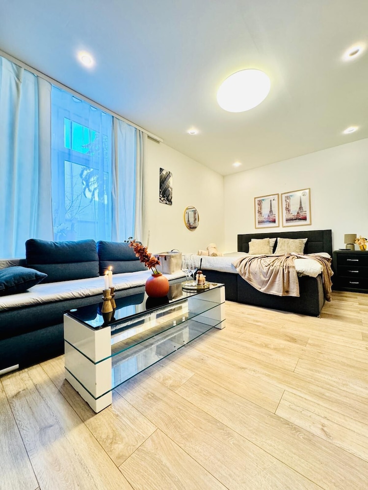 Central King Studio Downtown Area