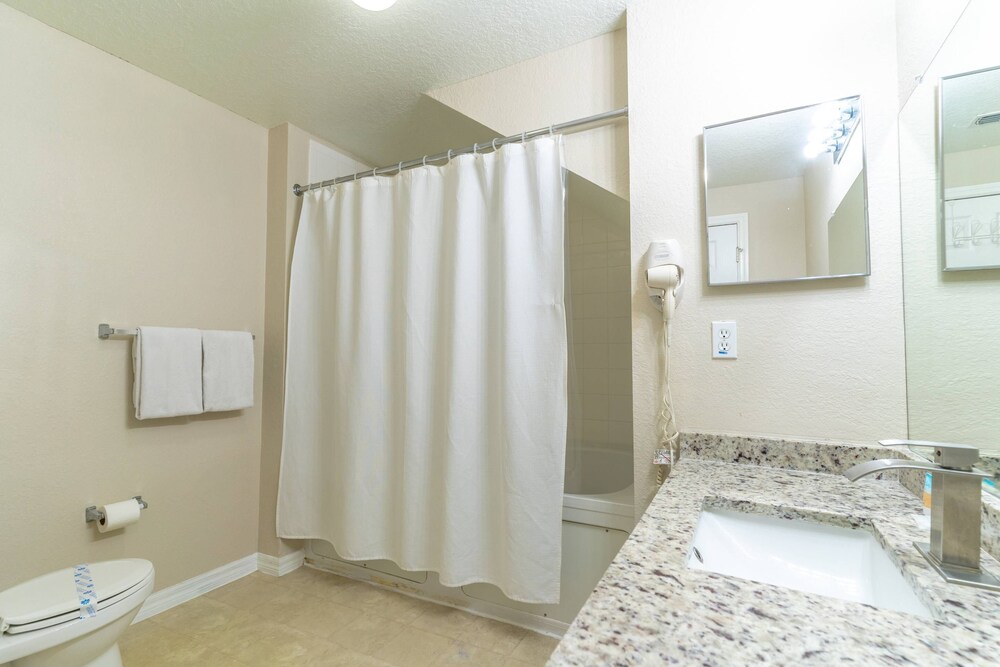 2602 Seven Dwarfs view 4