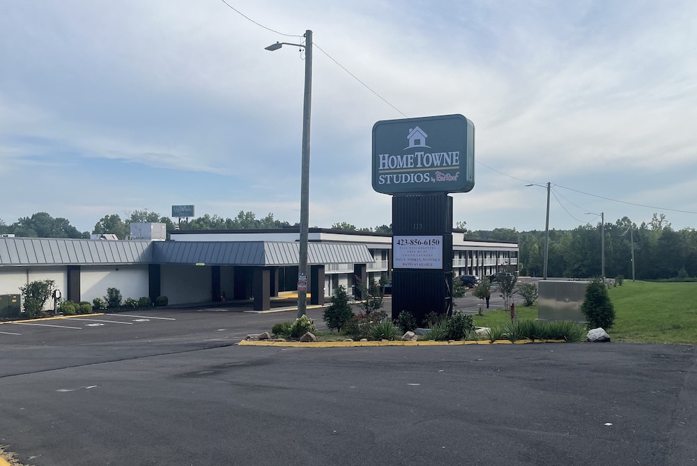 HomeTowne Studios by Red Roof Athens, TN