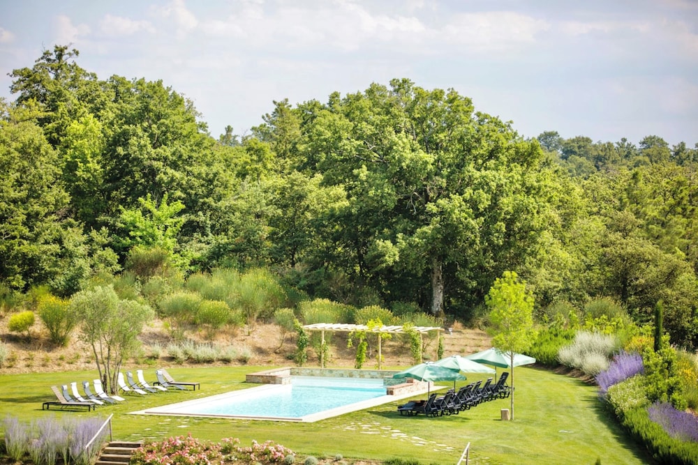 Luxury resort in the Tuscan countryside view 5