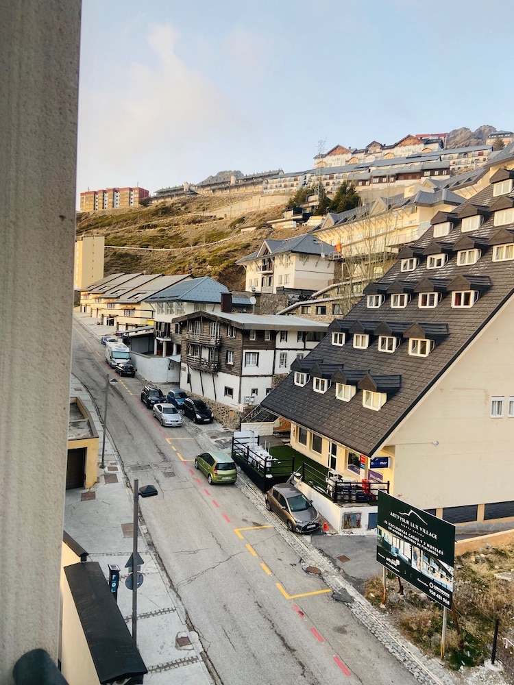 Estudio Edificio Serraneu Asn, apartamento en Monachil — building