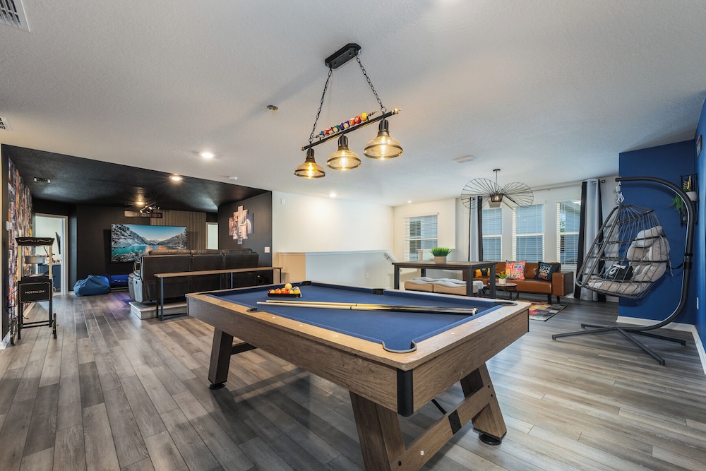 Spacious 9BR Villa Home Theater Pool