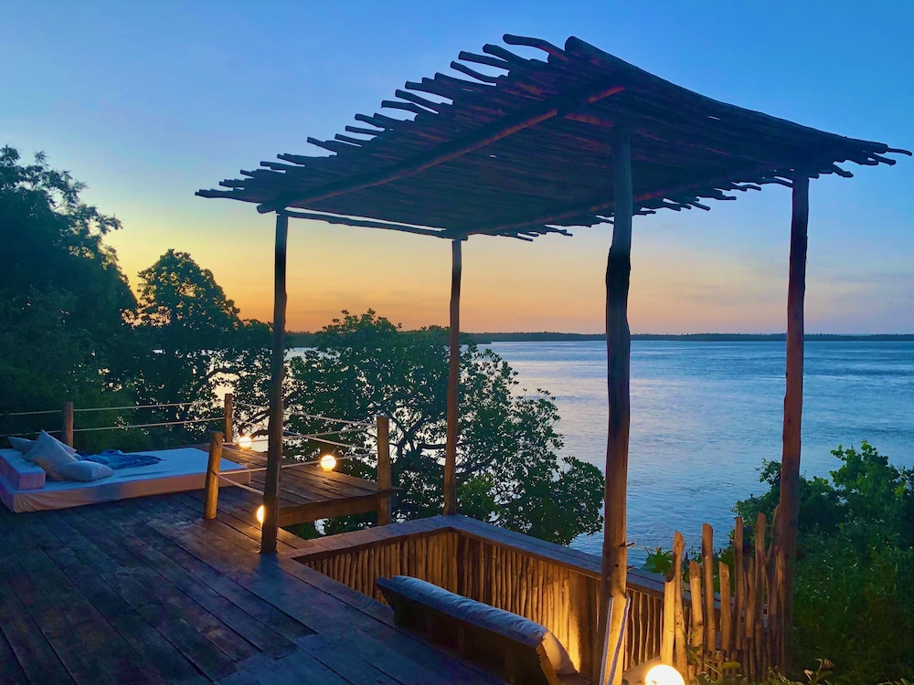 Rock and Sea Resort