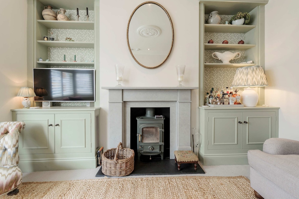 Stunning 4 bed Fulham Home With Garden