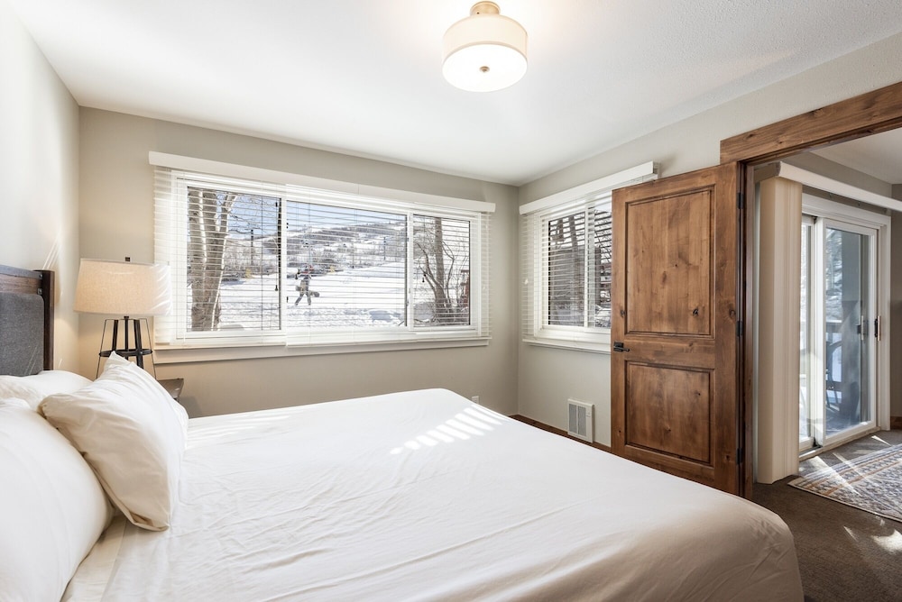 Snow Flower 110 2 Bedroom Condo by RedAwning view 5