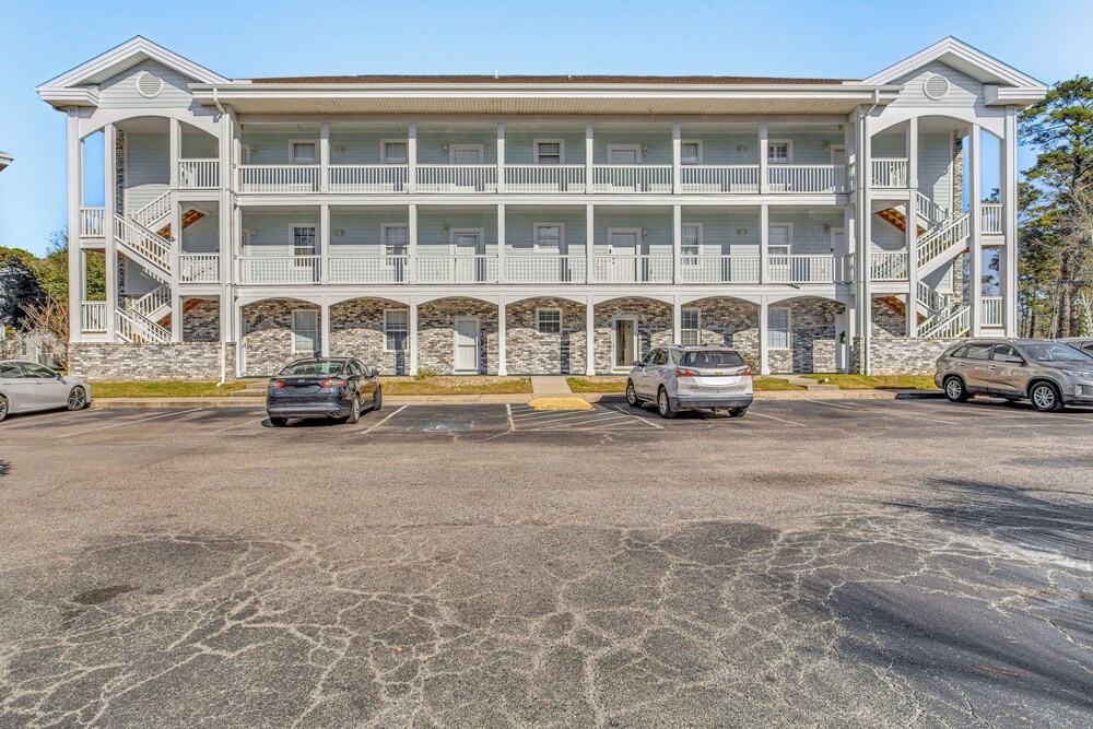 Swim, Putt & Play: Central Condo in Myrtle Beach!