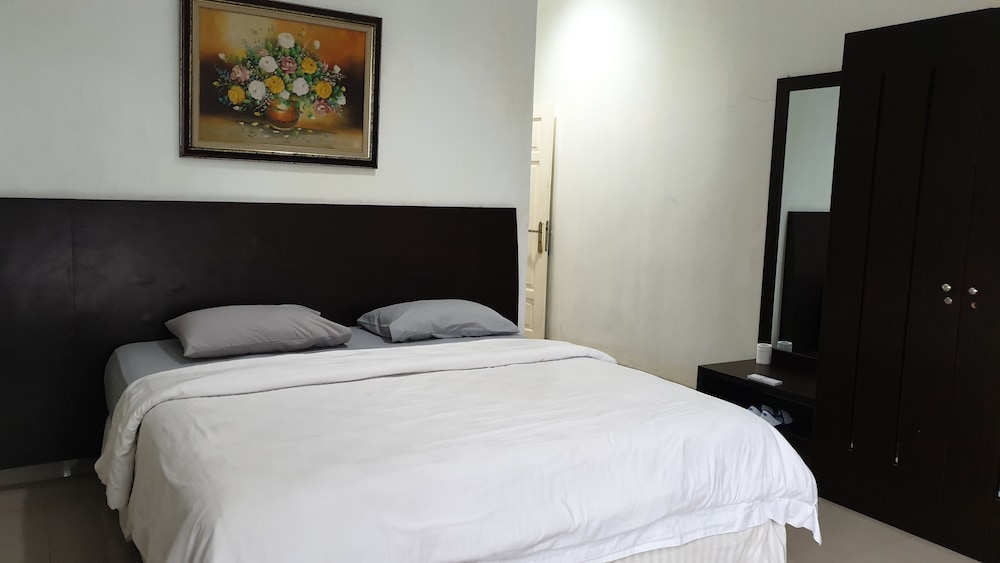 Aries Biru Hotel & Villa