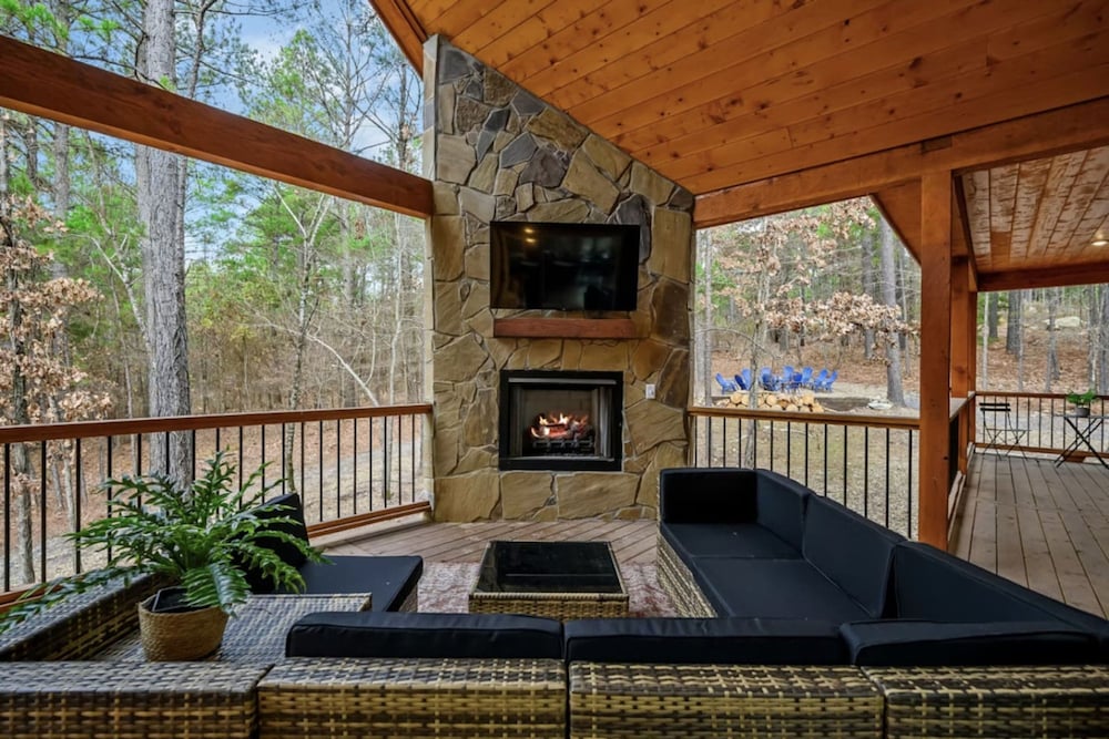 Whispering Winds Luxury Cabin in Hochatown