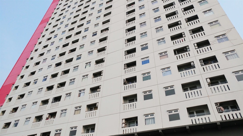 Best Price Green Pramuka Apartment view 2