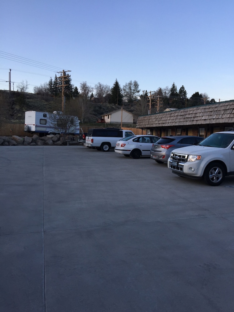 Rustic Inn Motel