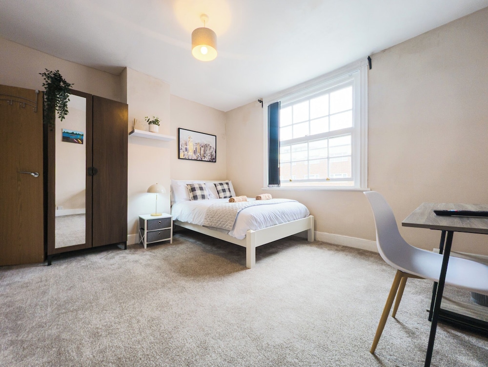 Casa Botique - Close To Gunwharf
