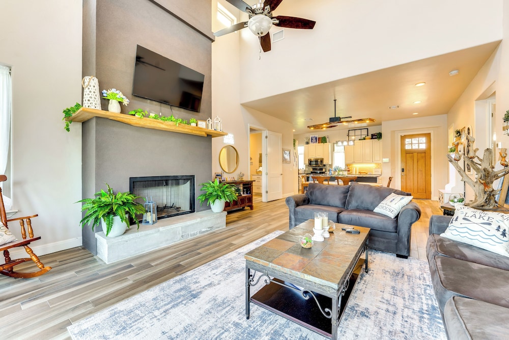 Luxe Waterfront Home w/ Boat Slip in New Braunfels
