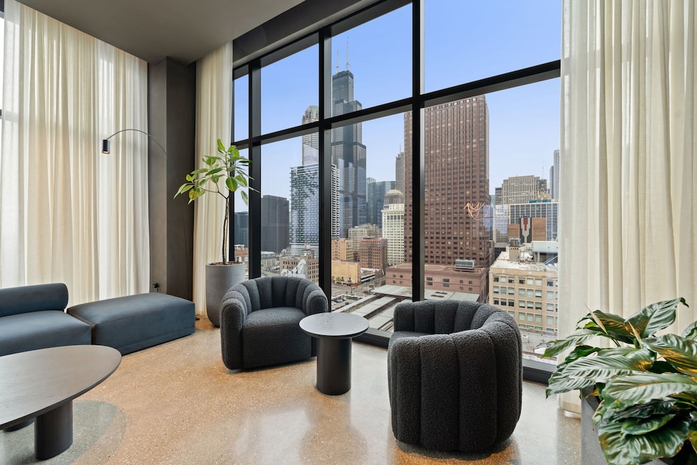 3 Bed 3 Bath High Rise With Gym Amenities