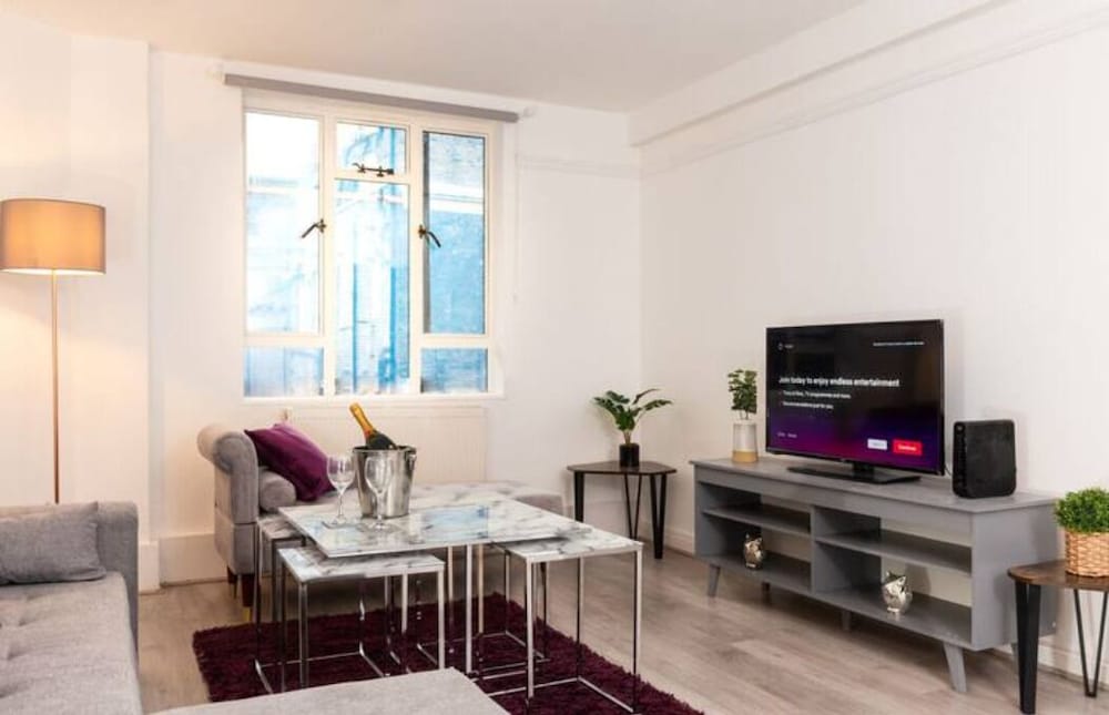 3-Bed Apartment Central London