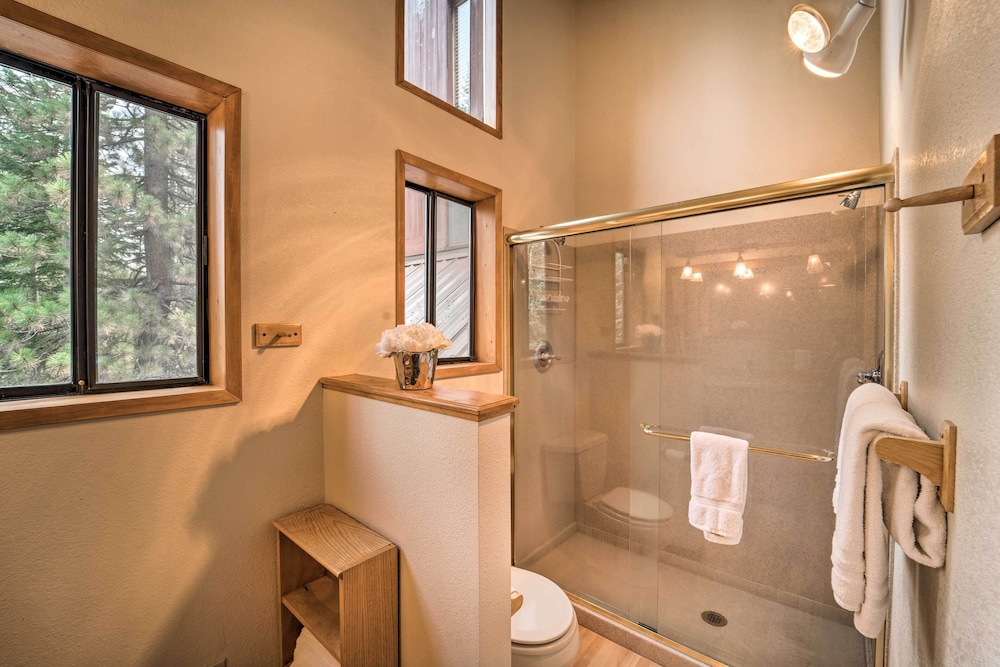 Hot Tub & Deck: Truckee Golf Course Home