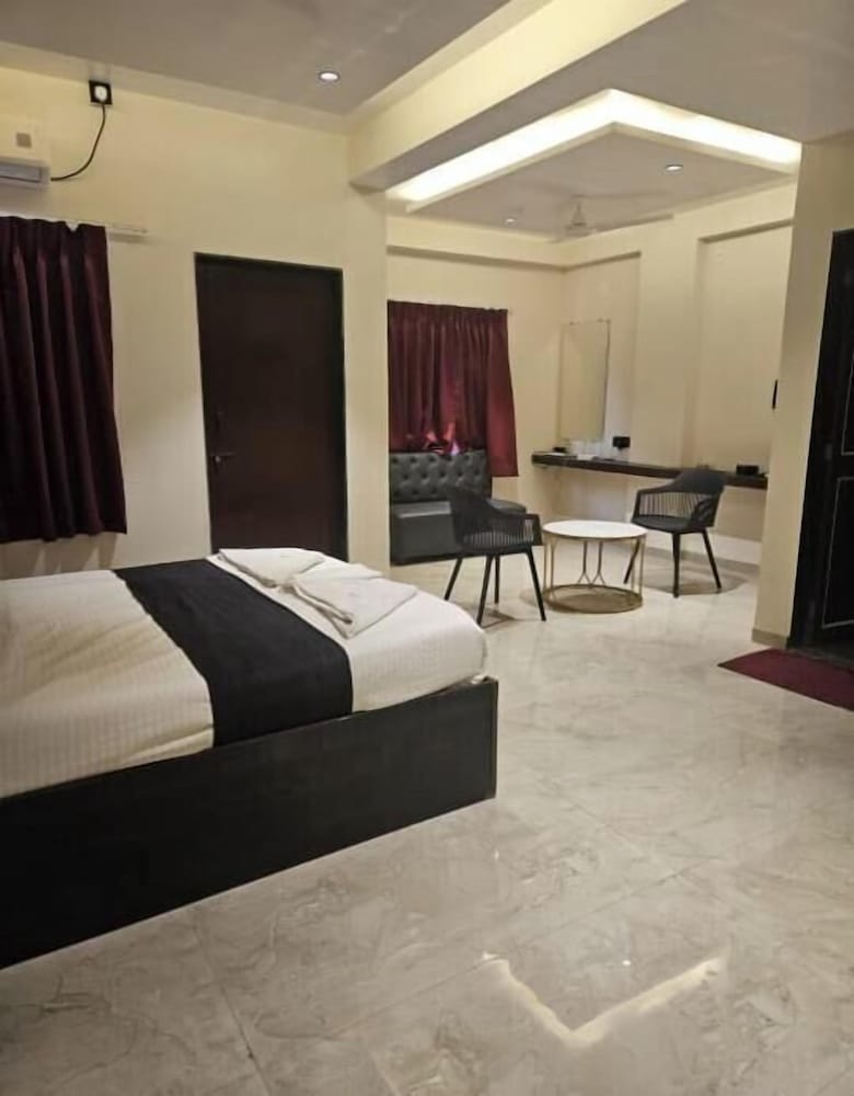 Hotel lotus exicutive