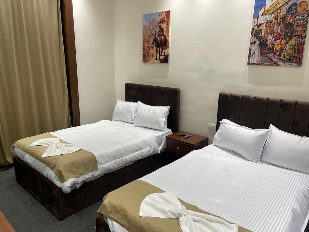 Motel 5 Square