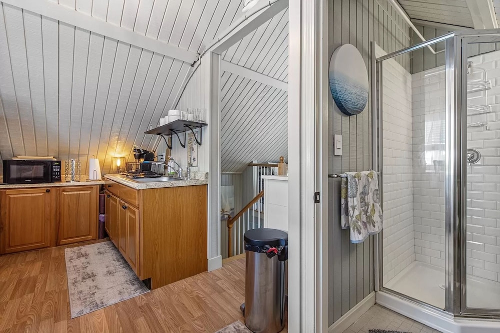 Private Condo w Ocean Views Next to Beach