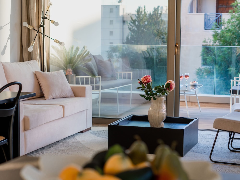 Deluxe Three Bedroom Apartment