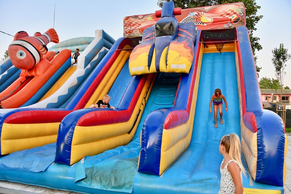 Isamar Holiday Village