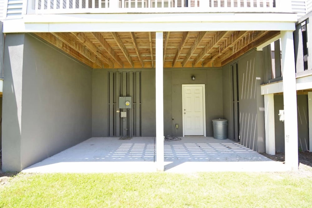 Getaway on Mclernon - Top Notch Mid Term Stay