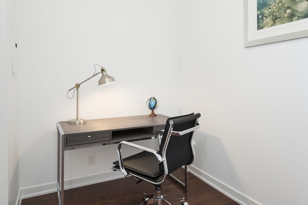 Metropolis Condotel Suites - York Street