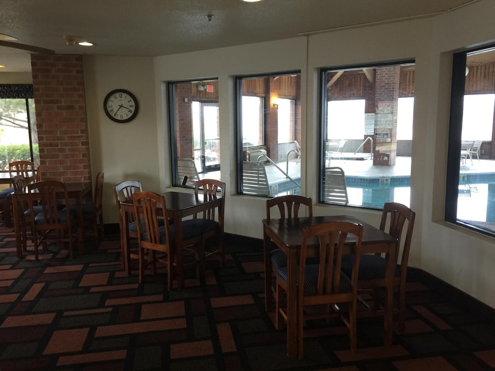 Capital O Amerihost Inn and Suites Fulton Hwy 54 MO