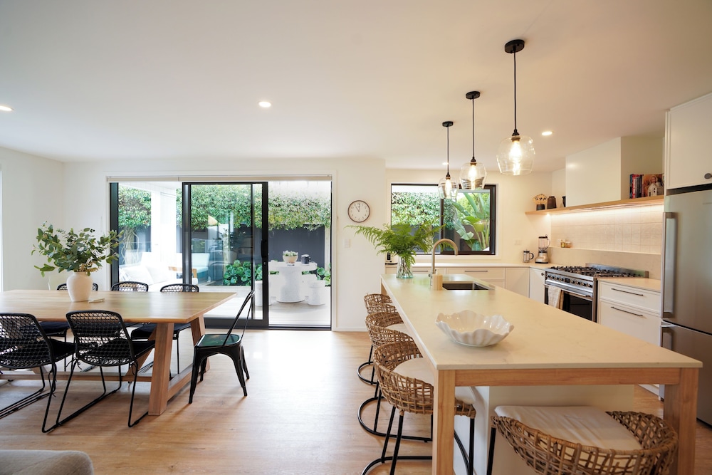 The Mount Retreat by Aotearoa Escapes