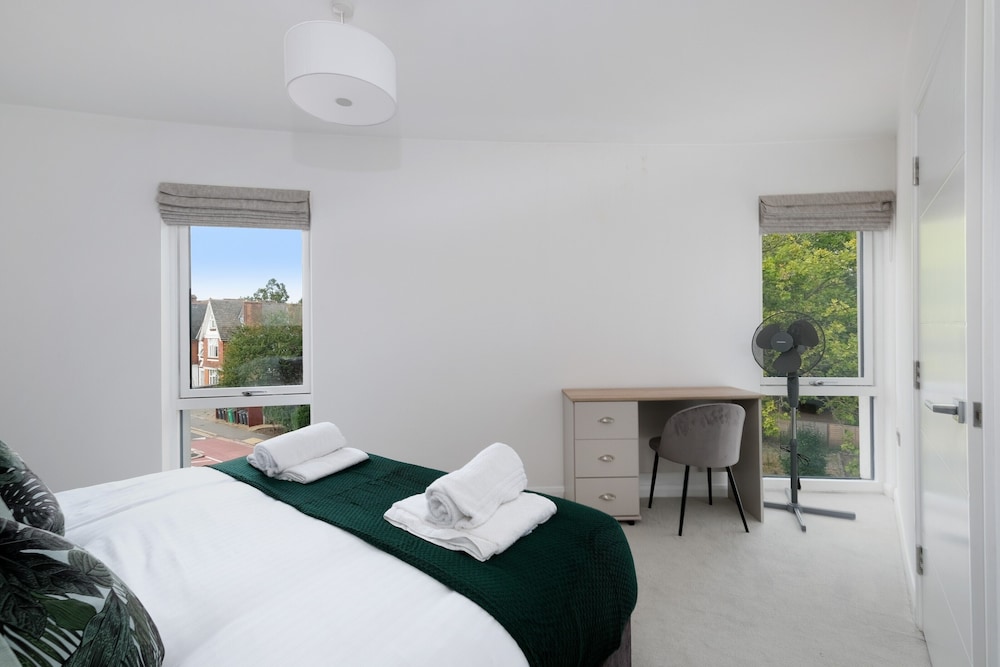 Town Center 2 bed Serviced Apartment 8 view 4